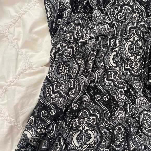 Printed Long Sleeve Romper - Picture 6 of 7